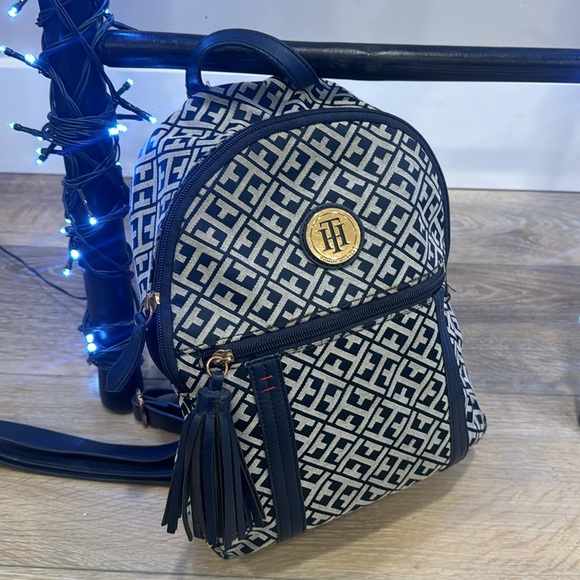 Tommy Hilfiger Small backpack in great condition. - Picture 3 of 3